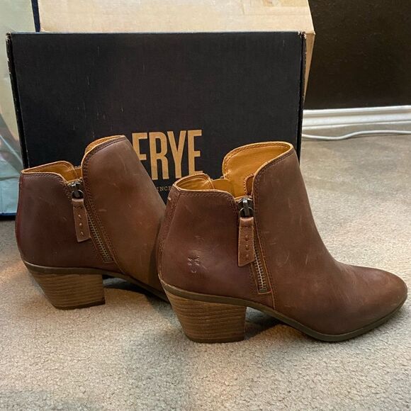 FRYE women’s Judith Zip Bootie in Wheat‎ short stacked heel boots sz 6.5